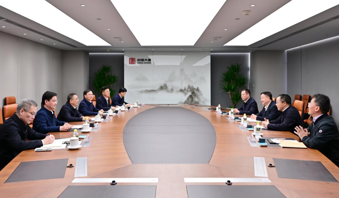 中國(guó)大唐董事長(zhǎng)鄒磊、總經(jīng)理張傳江與中廣核董事長(zhǎng)楊長(zhǎng)利、總經(jīng)理高立剛會(huì)談