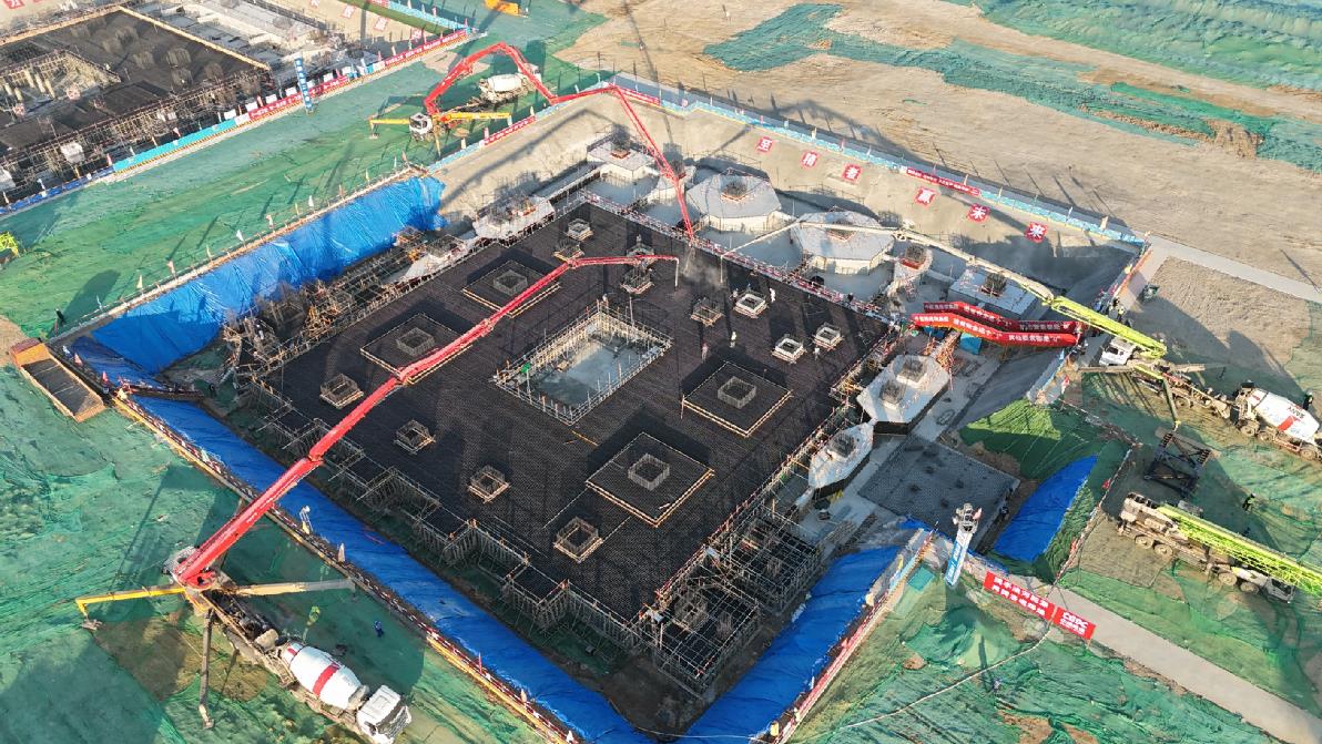 中能建建筑集團(tuán)洛河百萬項(xiàng)目7號(hào)鍋爐、煙囪基礎(chǔ)混凝土澆筑完成