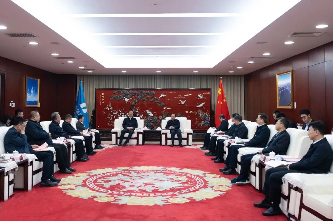 江毅與山西省委常委、常務(wù)副省長(zhǎng)盧東亮舉行會(huì)談