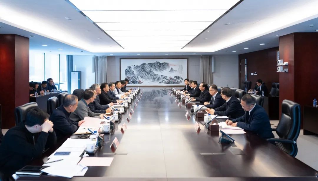 華電集團(tuán)董事長、黨組書記江毅與北京市政府黨組成員、副市長文獻(xiàn)舉行會(huì)談