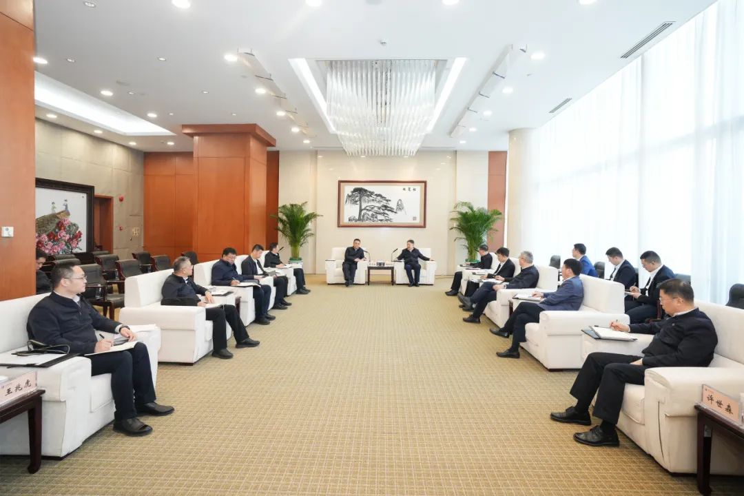 華能集團(tuán)董事長溫樞剛、總經(jīng)理張文峰會見哈電集團(tuán)董事長曹志安、總經(jīng)理黃偉