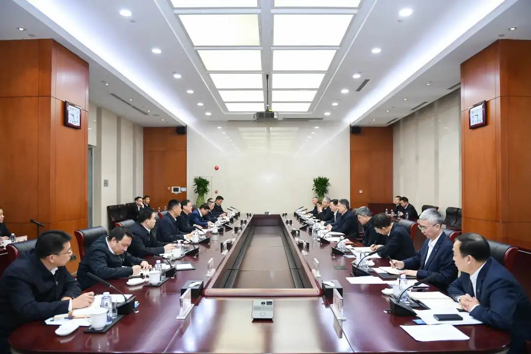 華能集團董事長、黨組書記溫樞剛會見中國安能董事長陳奕輝、總經(jīng)理周慶豐